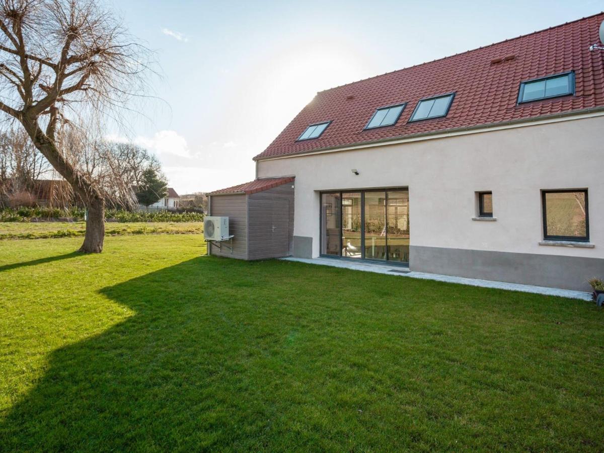 Vintage Holiday Home In Escalles With Garden Номер фото